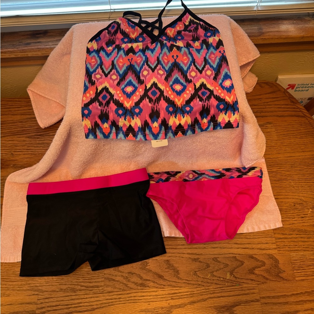 Colorful iEFiEL Print Swim Top with Hot Pink & Black Bottoms